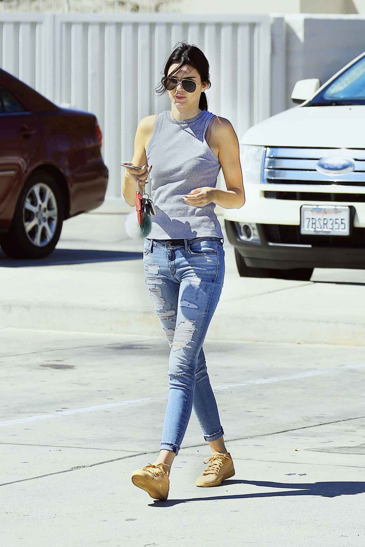 Kendall Jenner – Heading into In-N-Out For Lunch in Sherman Oaks