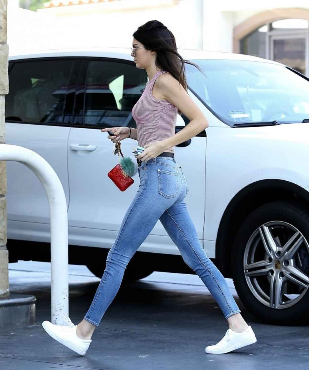 Kendall Jenner Hot In Tight Jeans At A Gas Station In Calabasas July 2015