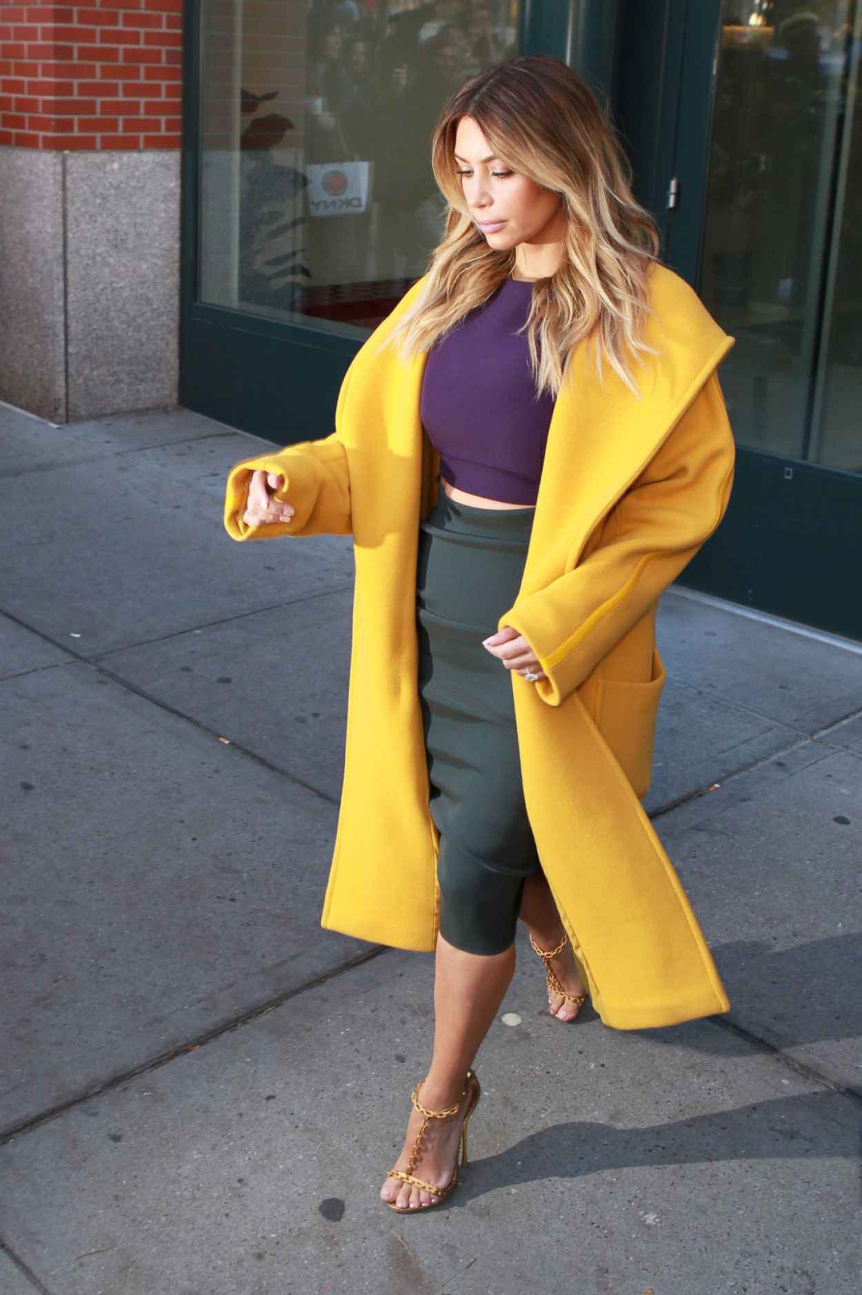 Kim Kardashian Style - Leaving Kanyes Apartment in New York City - November 2015-3