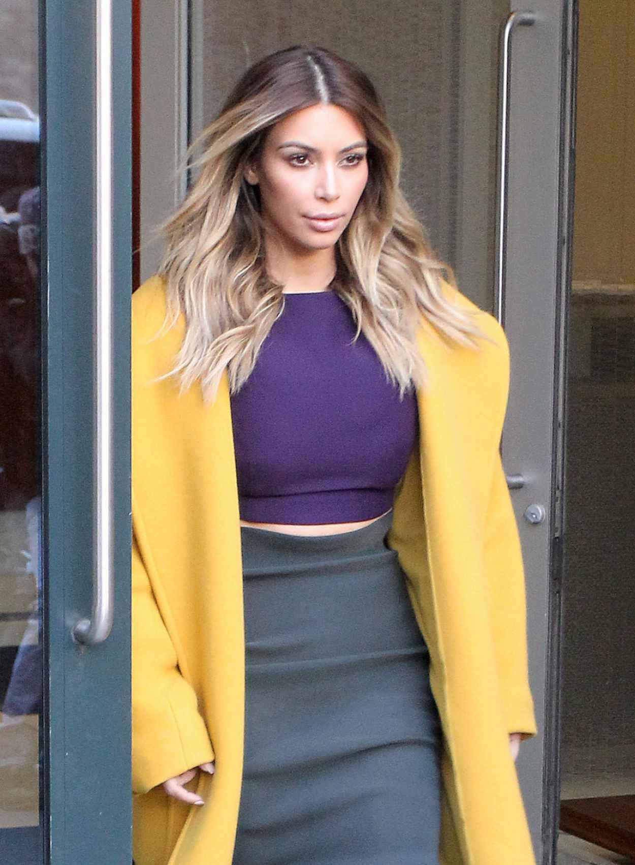 Kim Kardashian Style - Leaving Kanyes Apartment in New York City - November 2015-5