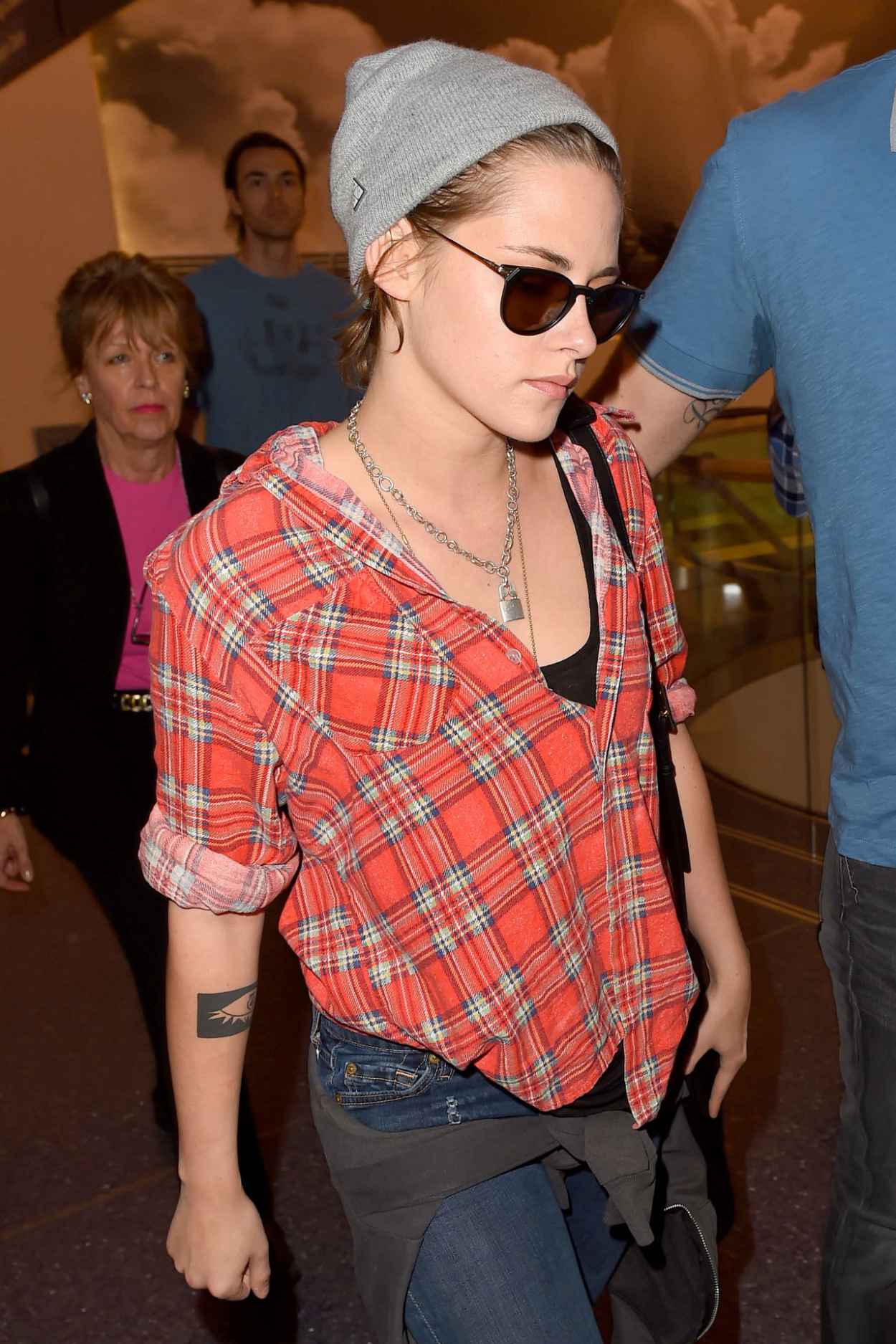 Kristen Stewart at LAX Airport, April 2015 – celebsla.com