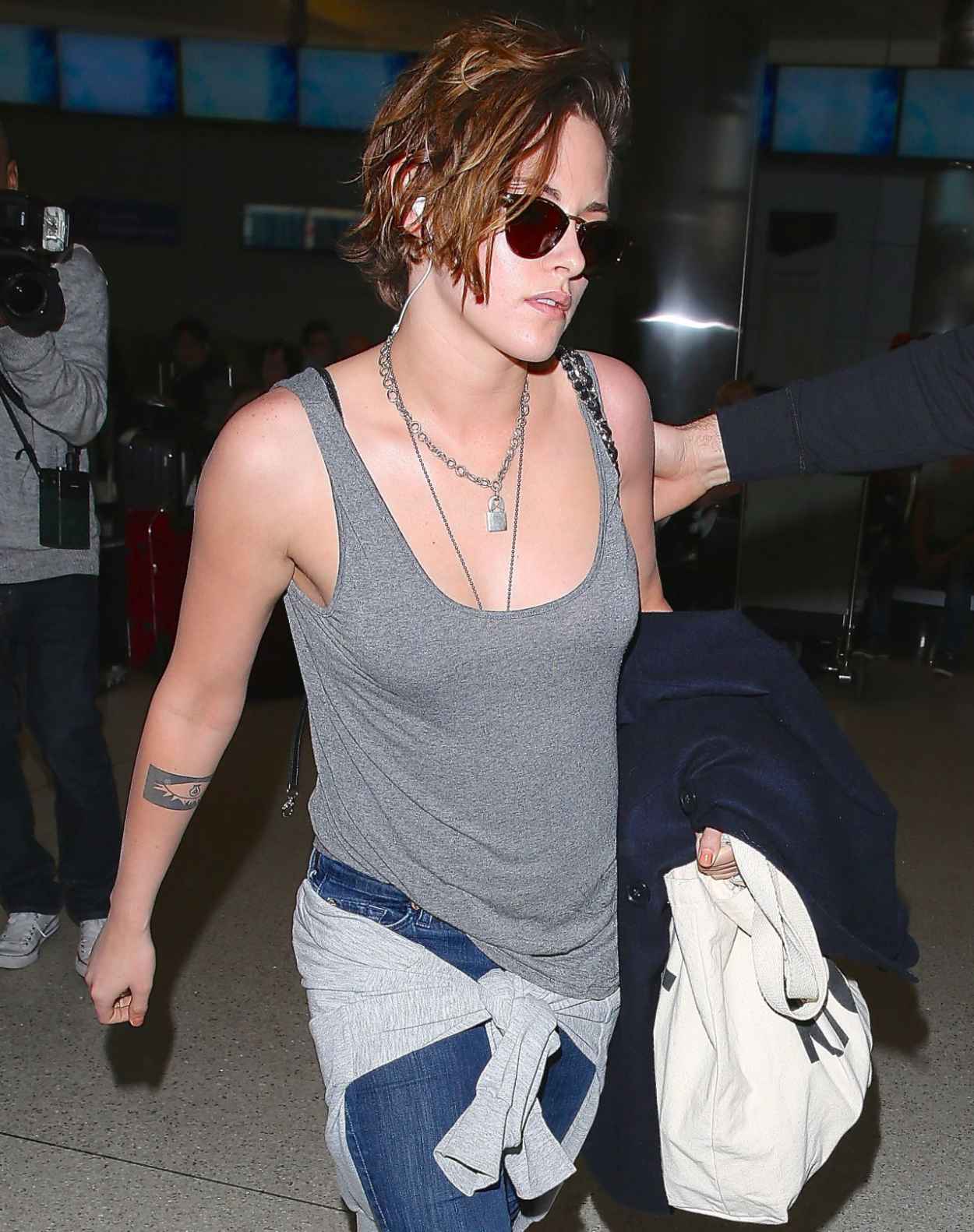 Kristen Stewart Casual Style – at LAX Airport, February 2015 – celebsla.com