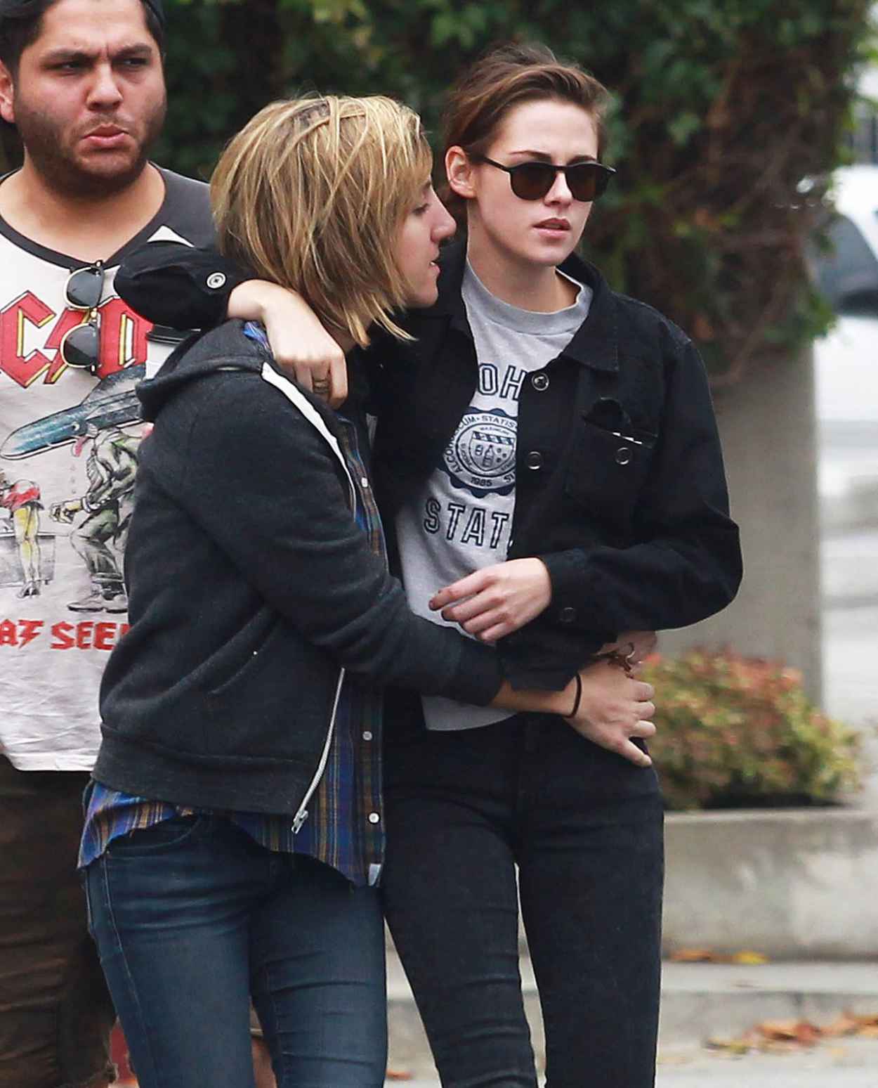 Kristen Stewart – Leaving a Restaurant With Friends in Los Angeles, May