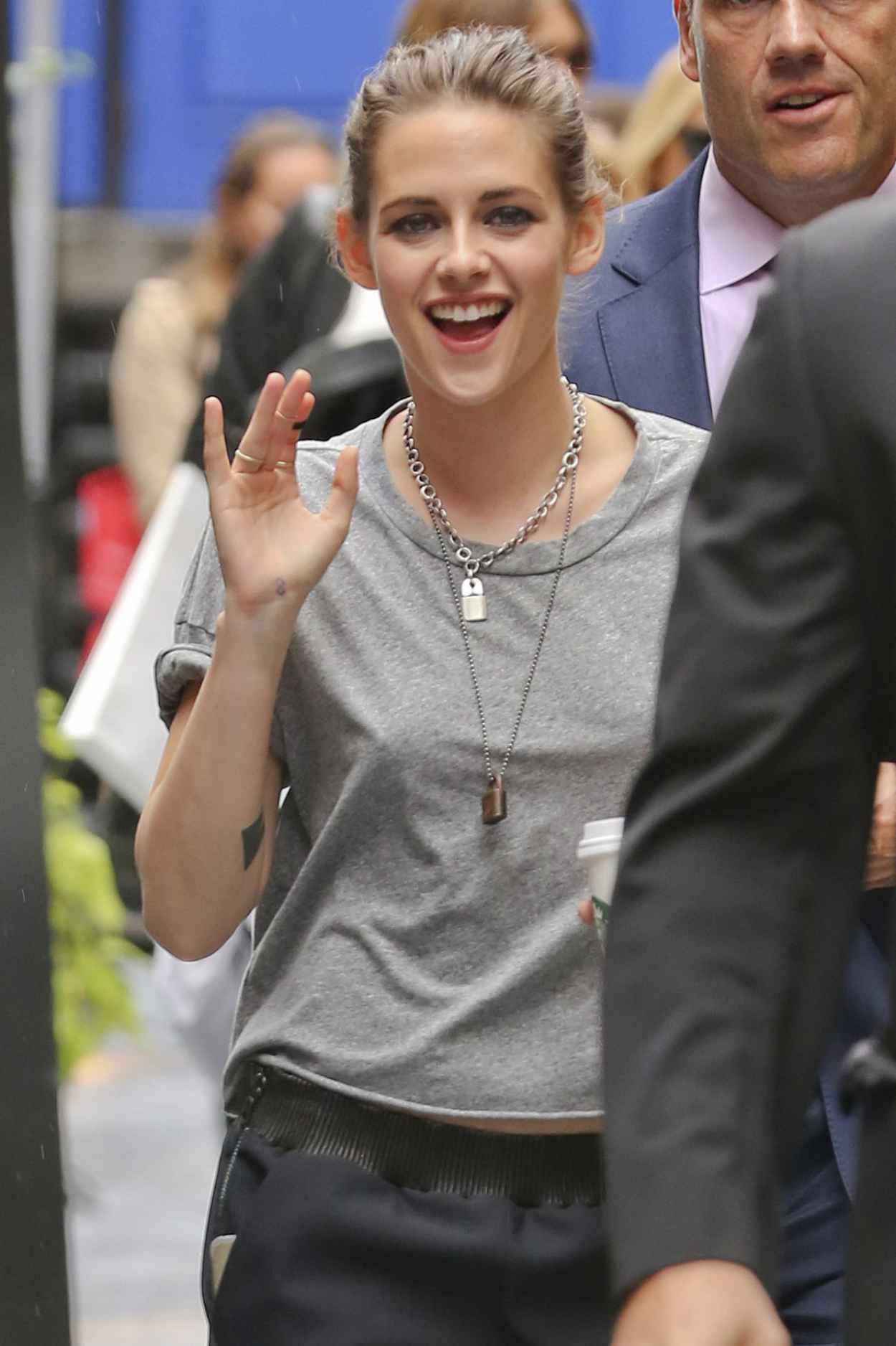 Kristen Stewart – Out in Toronto, September 2015 – celebsla.com