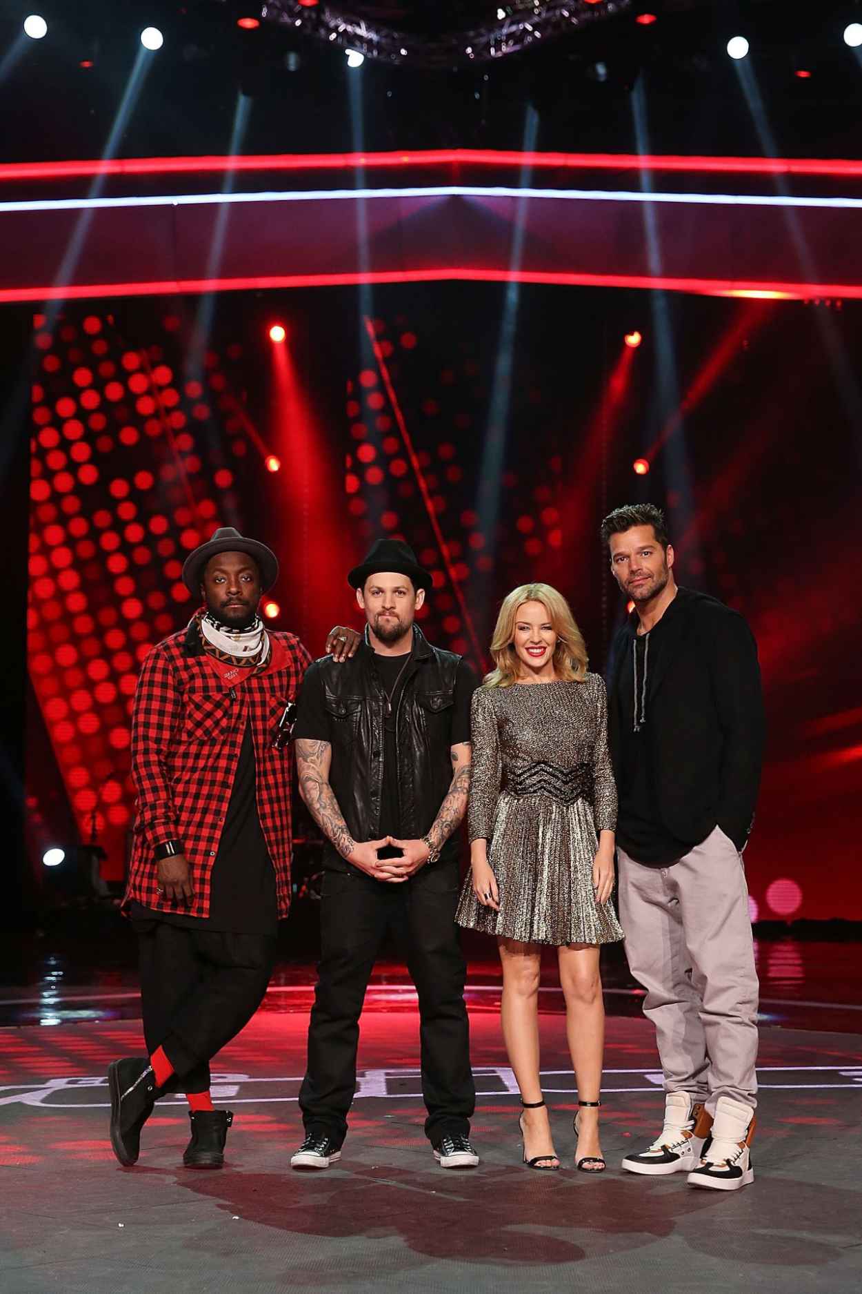 Kylie Minogue The Voice Final Five And Their Coaches July 2015