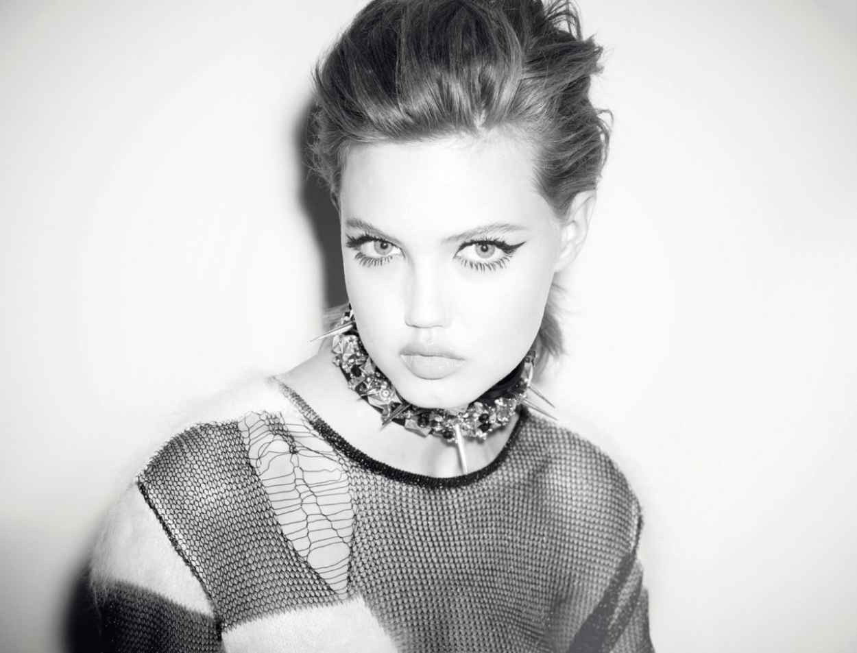 Lindsey Wixson – Photoshoot for Self Service Fall Winter 2015