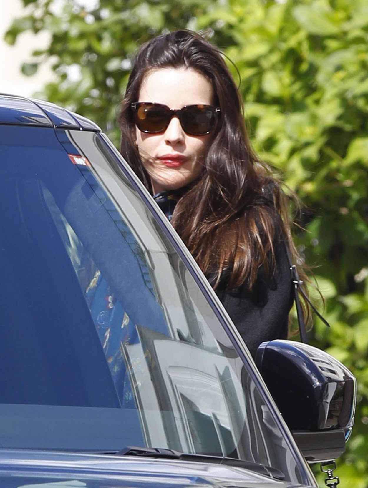 Liv Tyler – Shopping in London, April 2015 – celebsla.com