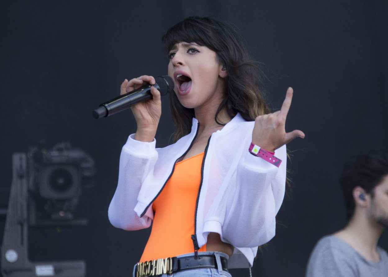 Louisa Rose Allen (Foxes) Performs at 2015 Wireless Festival – celebsla.com