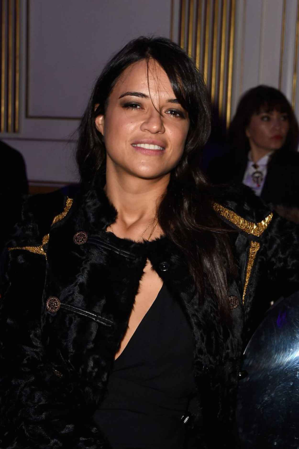 Michelle Rodriguez – Atelier Versace Spring/Summer 2015 Show in Paris