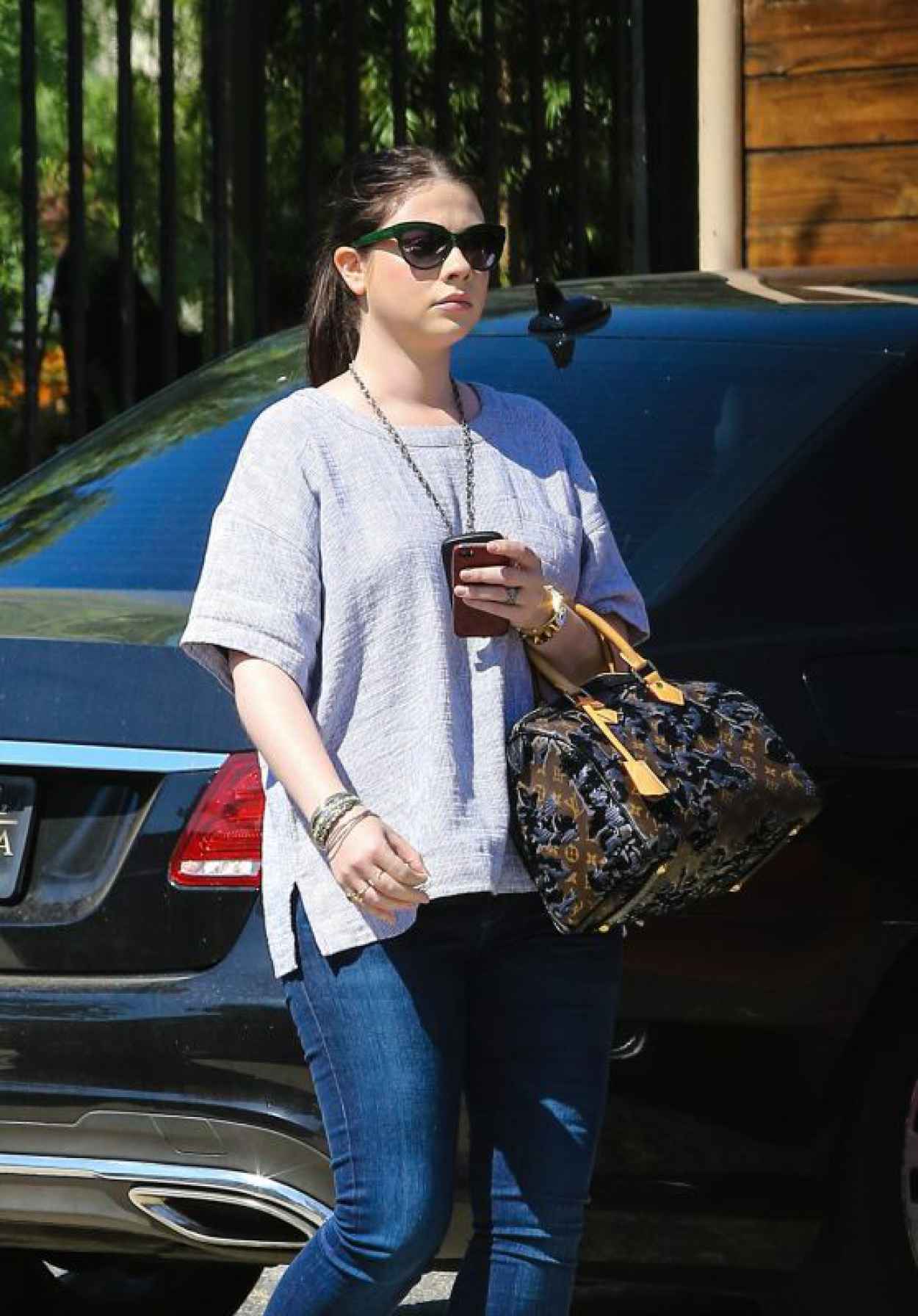 Michelle Trachtenberg Heads to Lunch at Gracias Madre in West Hollywood, October 2015-1