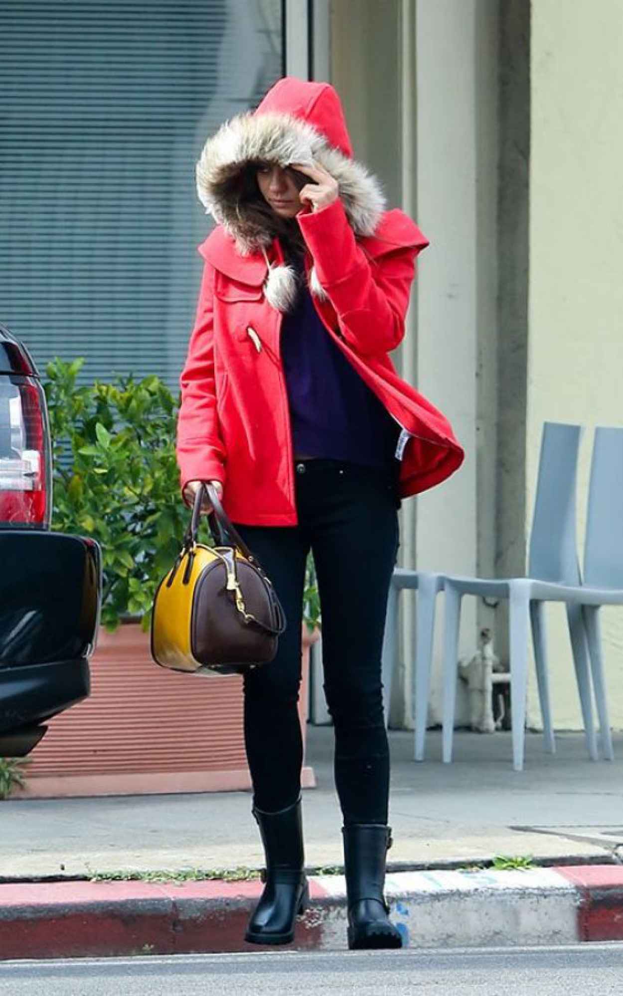 Mila Kunis Thinks its Winter out in Los Angeles-2