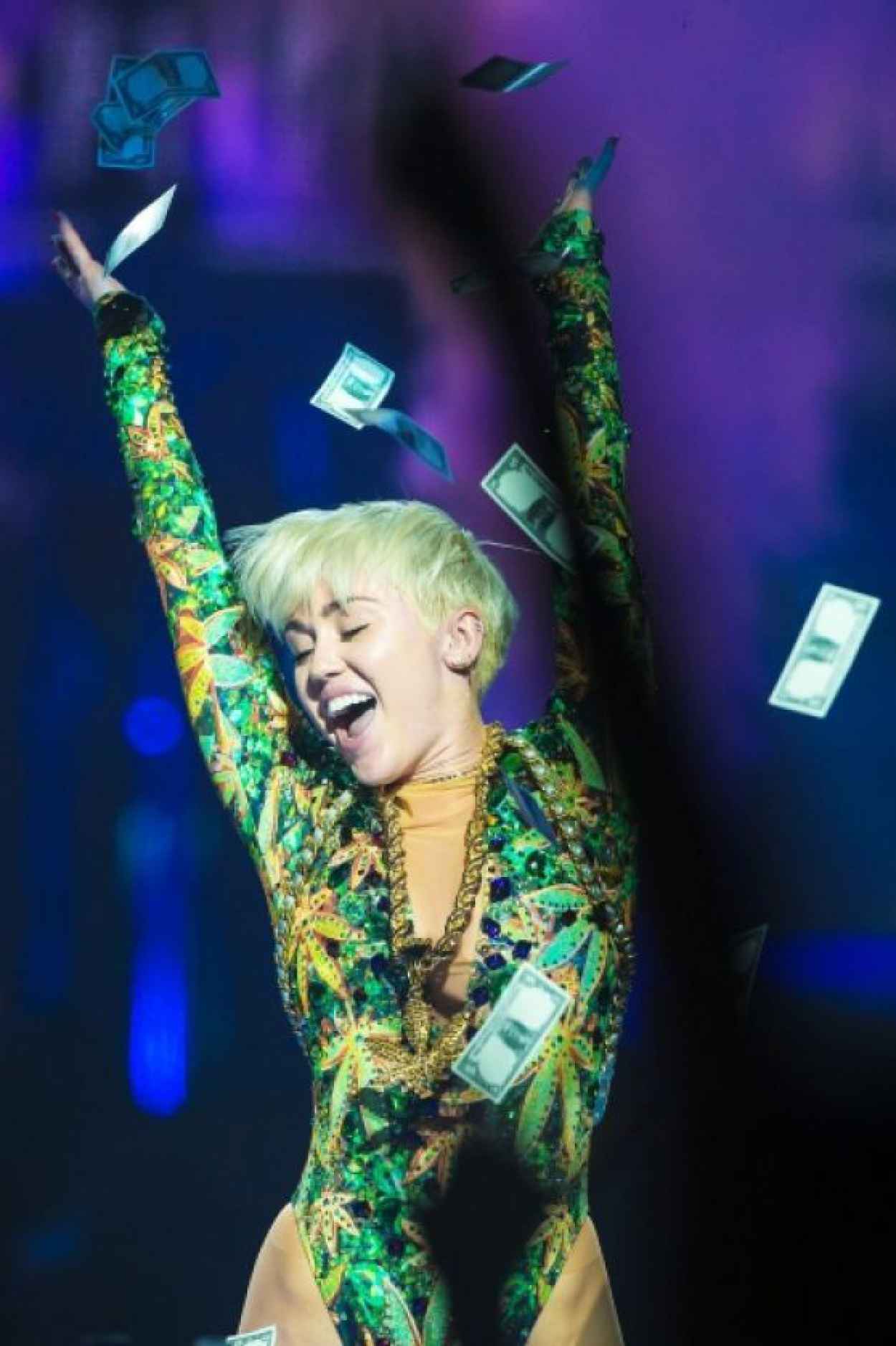 Miley Cyrus – Bangerz Tour at Bell Center in Montreal – March 2015