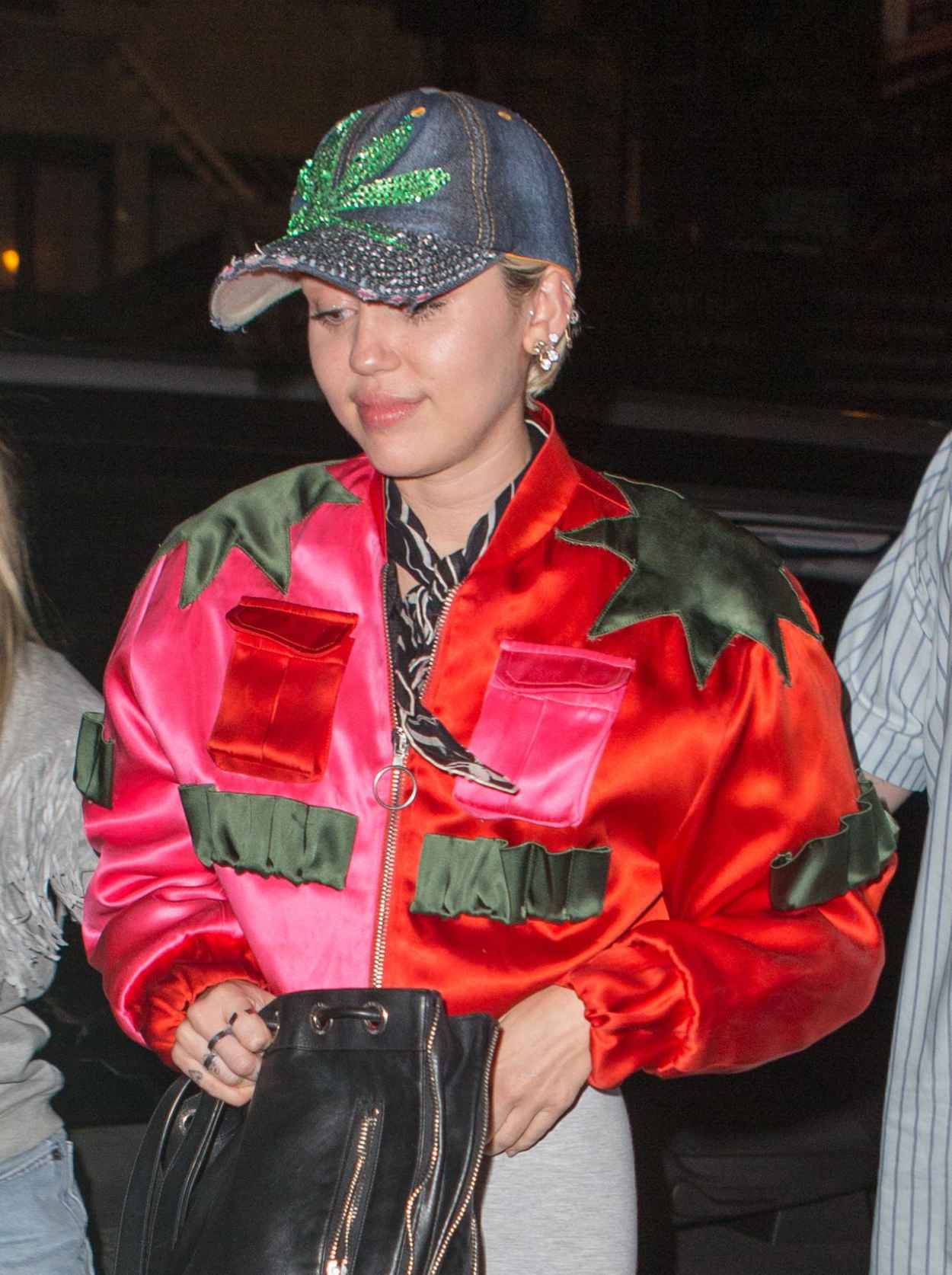 Miley Cyrus Night Out Style – NYC, May 2015 – celebsla.com