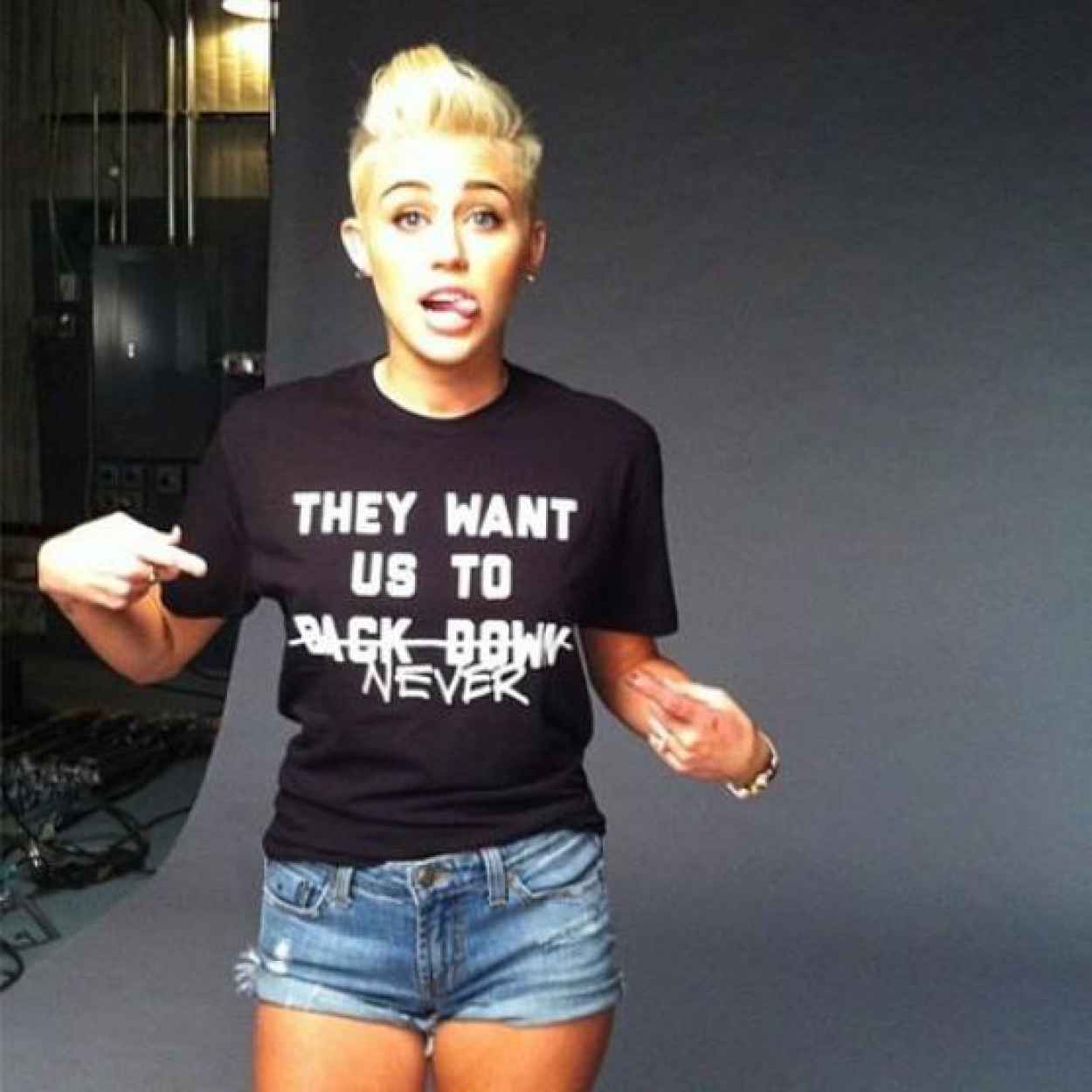 Miley Cyrus Social Media Photos March 2015 Collection – celebsla.com