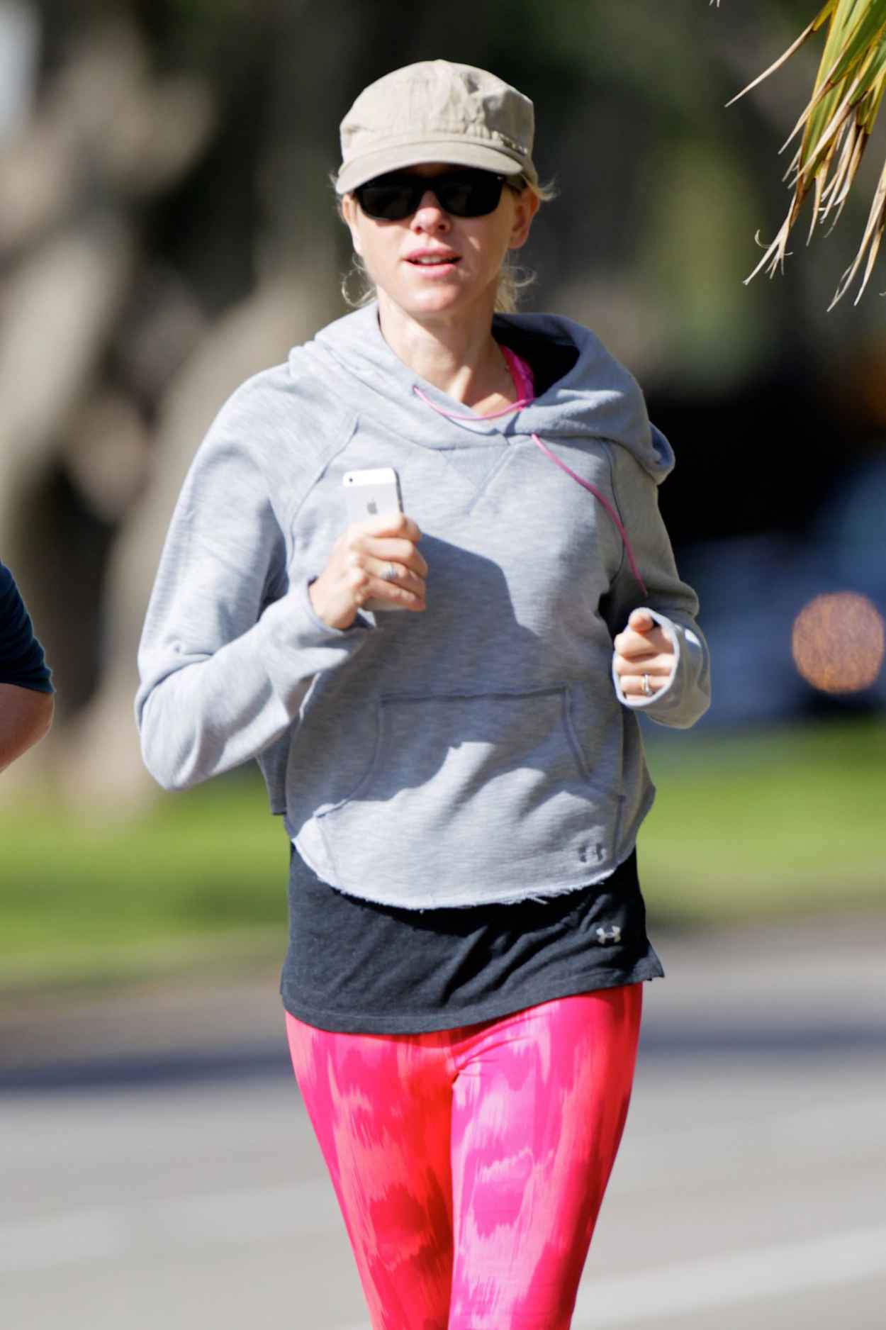 Naomi Watts Goes for a Morning Run – April 2015 – celebsla.com