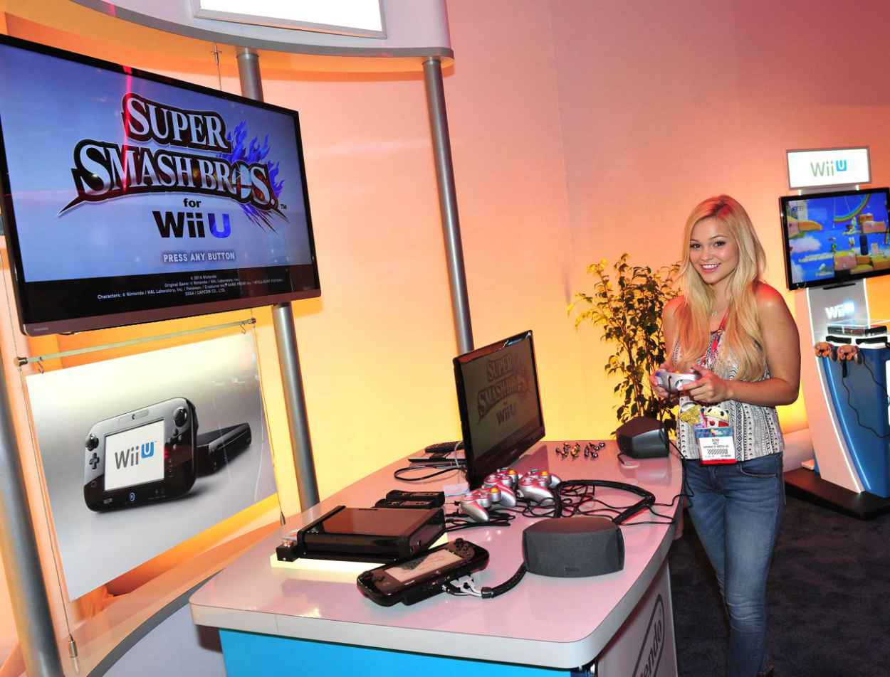 Olivia Holt in Jeans at the Nintendo Wii U station at E3 in Los Angeles