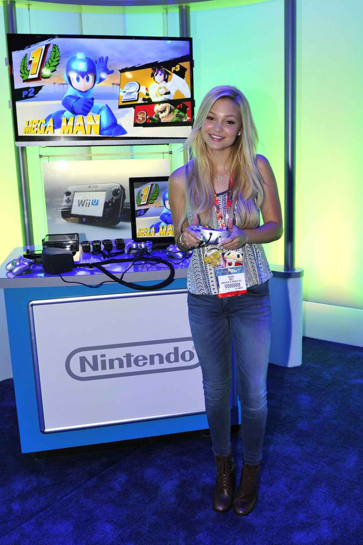 Olivia Holt in Jeans at the Nintendo Wii U station at E3 in Los Angeles