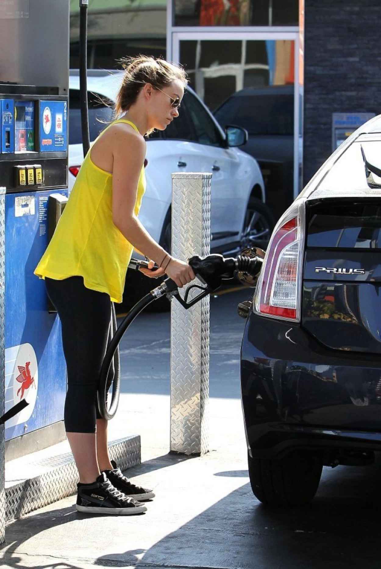 Olivia Wilde Street Style – at a gas station in West Hollywood