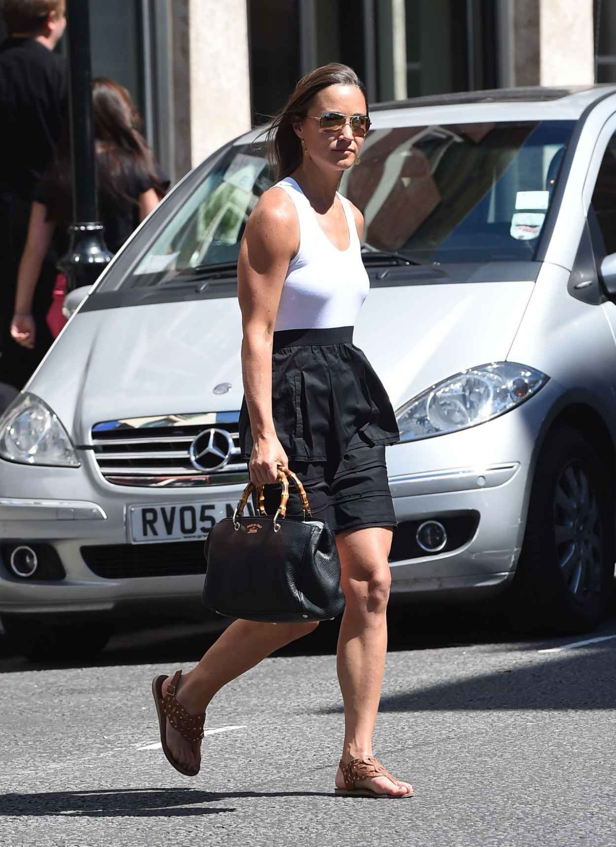 Pippa Middleton Street Style – Chelsea candids, July 2015 – celebsla.com