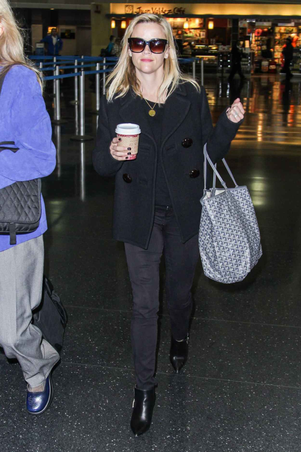 Reese Witherspoon Arriving New York City – JFK Airpot, October 2015 ...