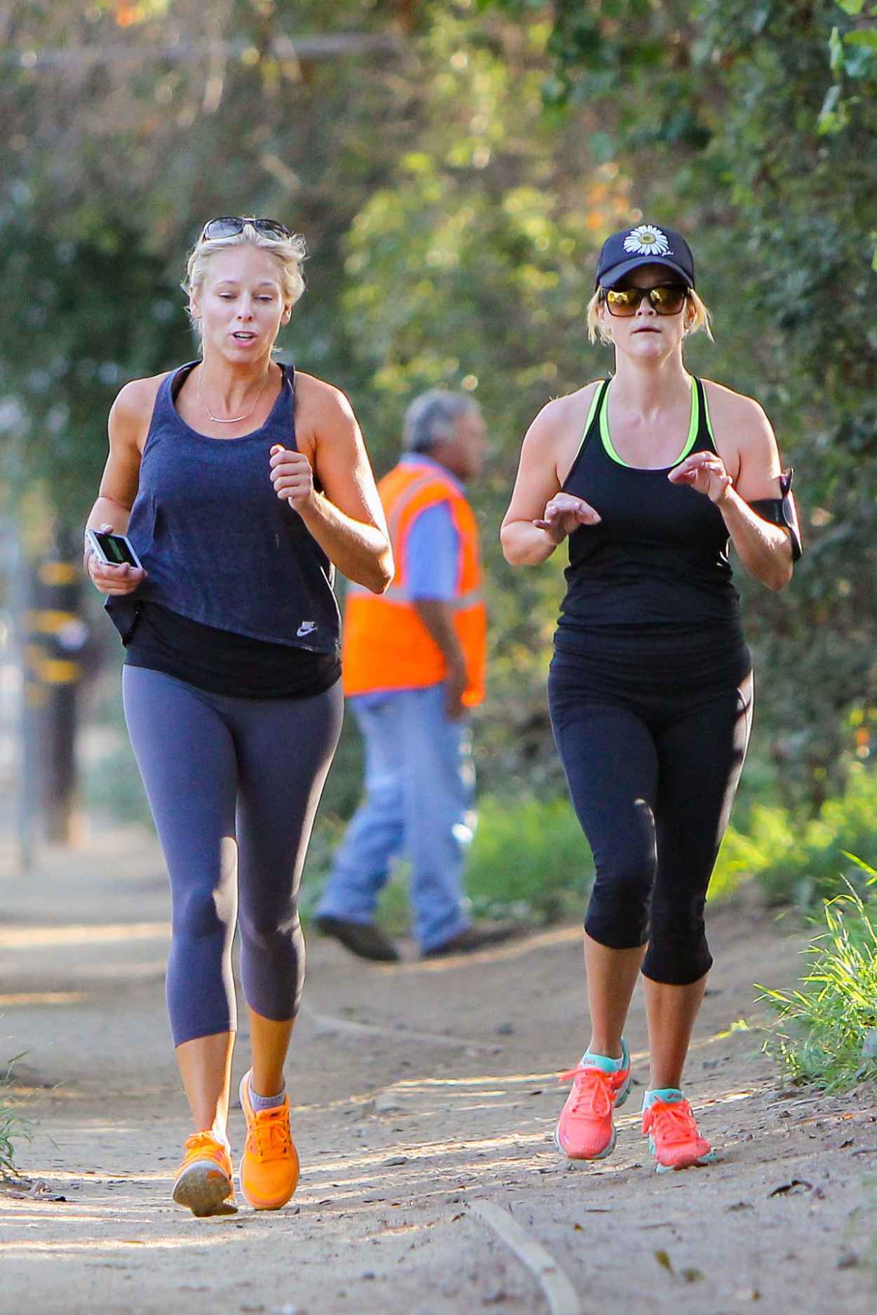 Reese Witherspoon – Going For a Jog in Los Angeles, October 2015