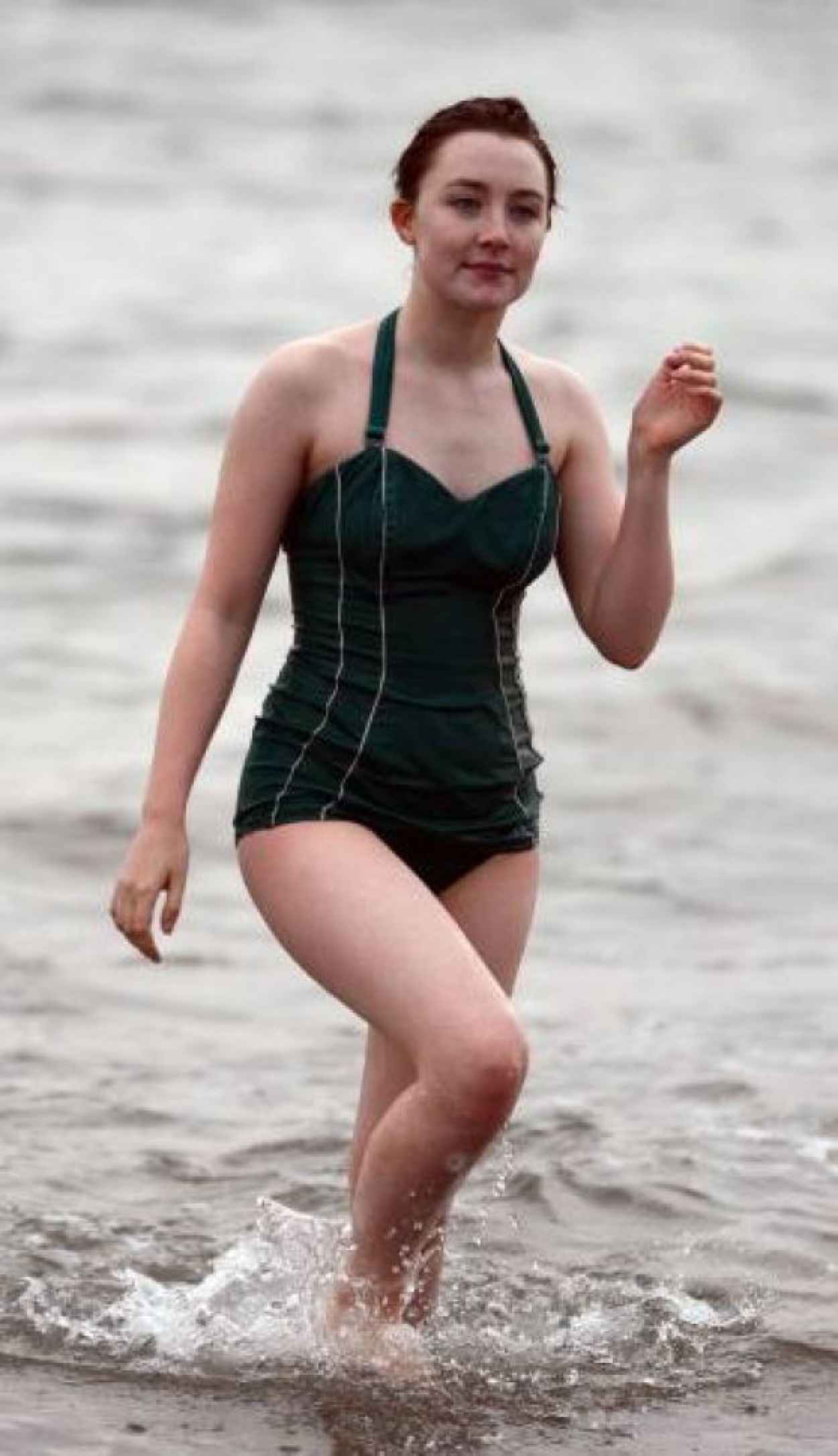 Saoirse ronan in bikini