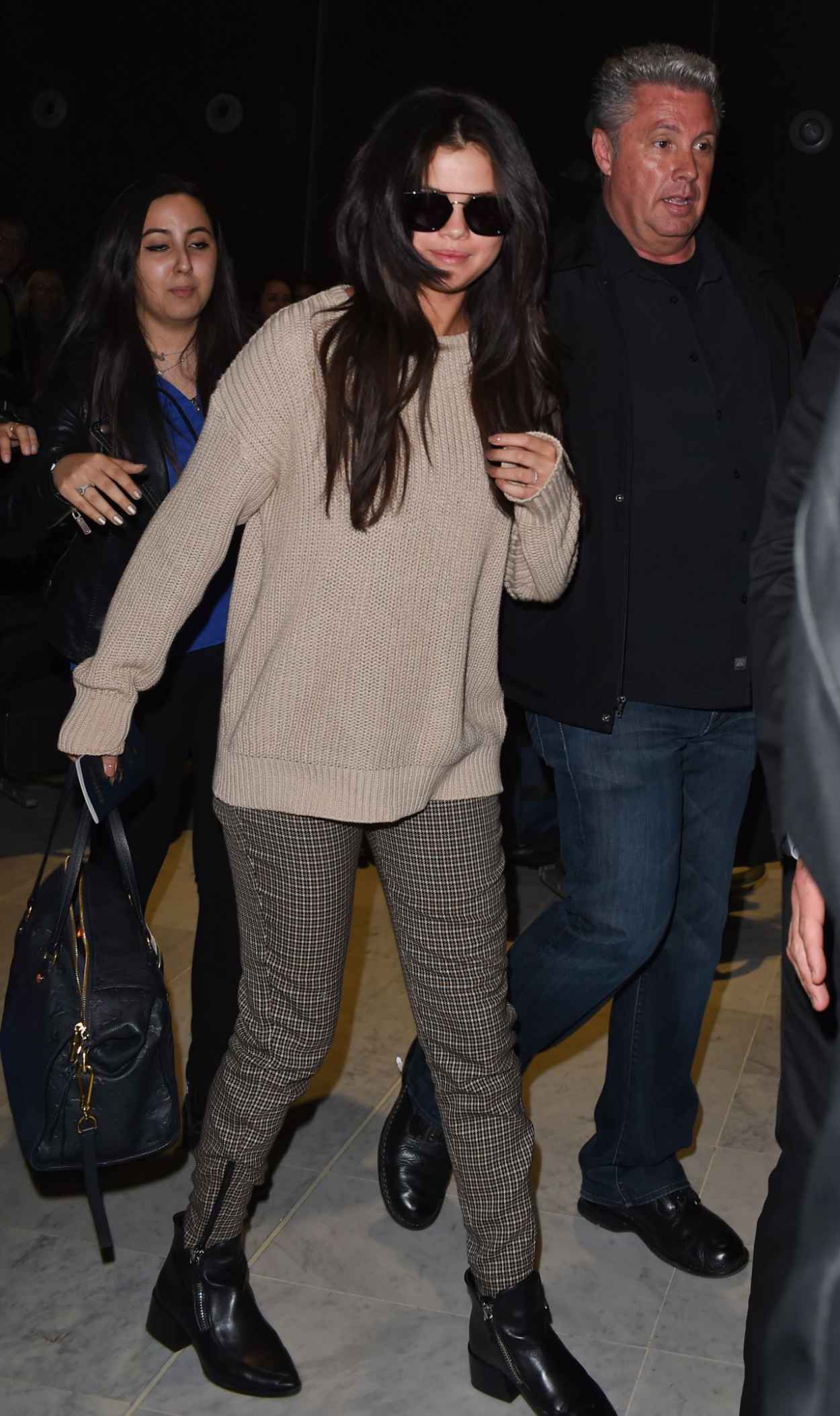 Selena Gomez at Charles de Gaulle Airport in Paris, March 2015