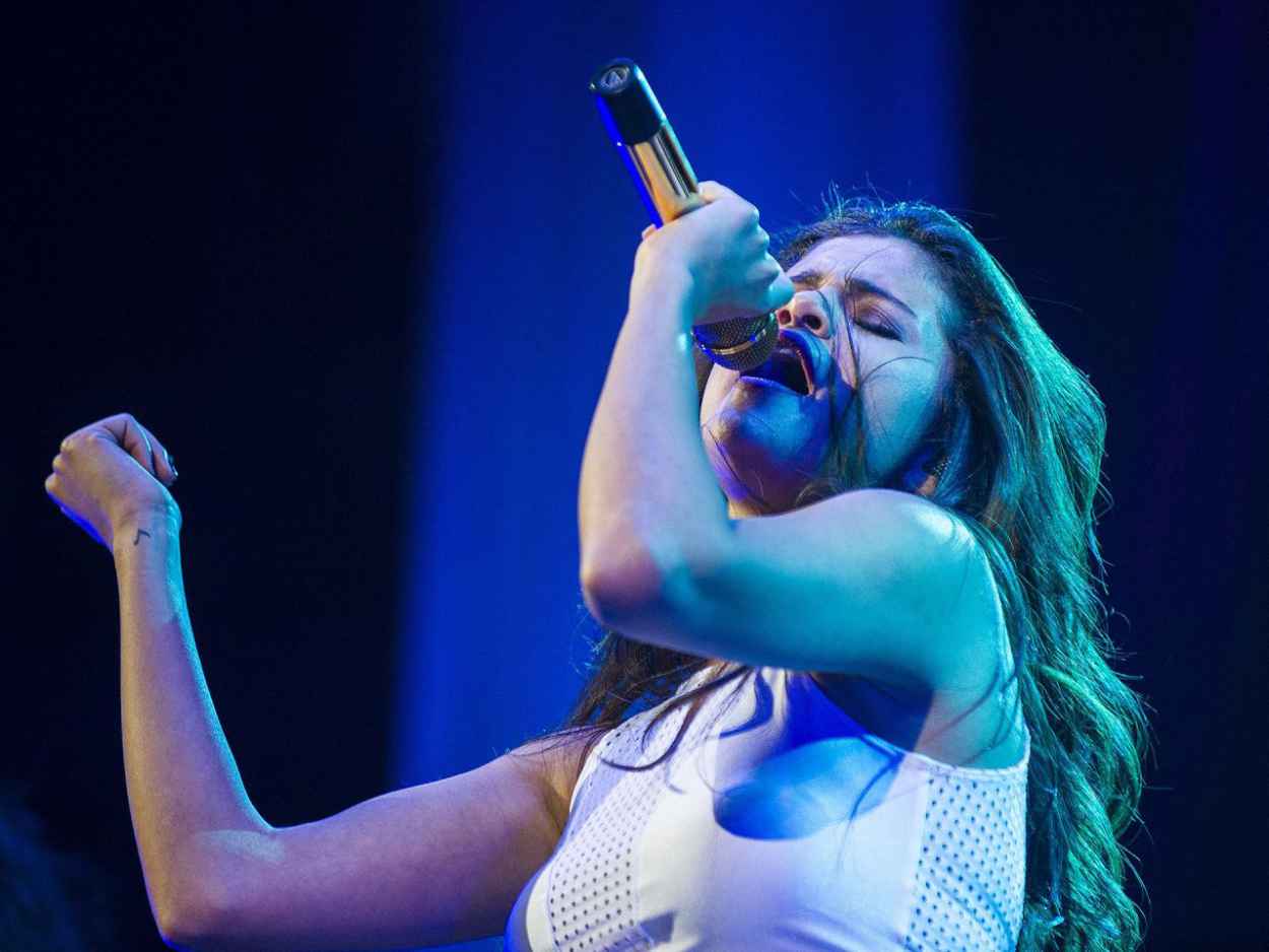 Selena Gomez Performing in Indianapolis - November 2015-3