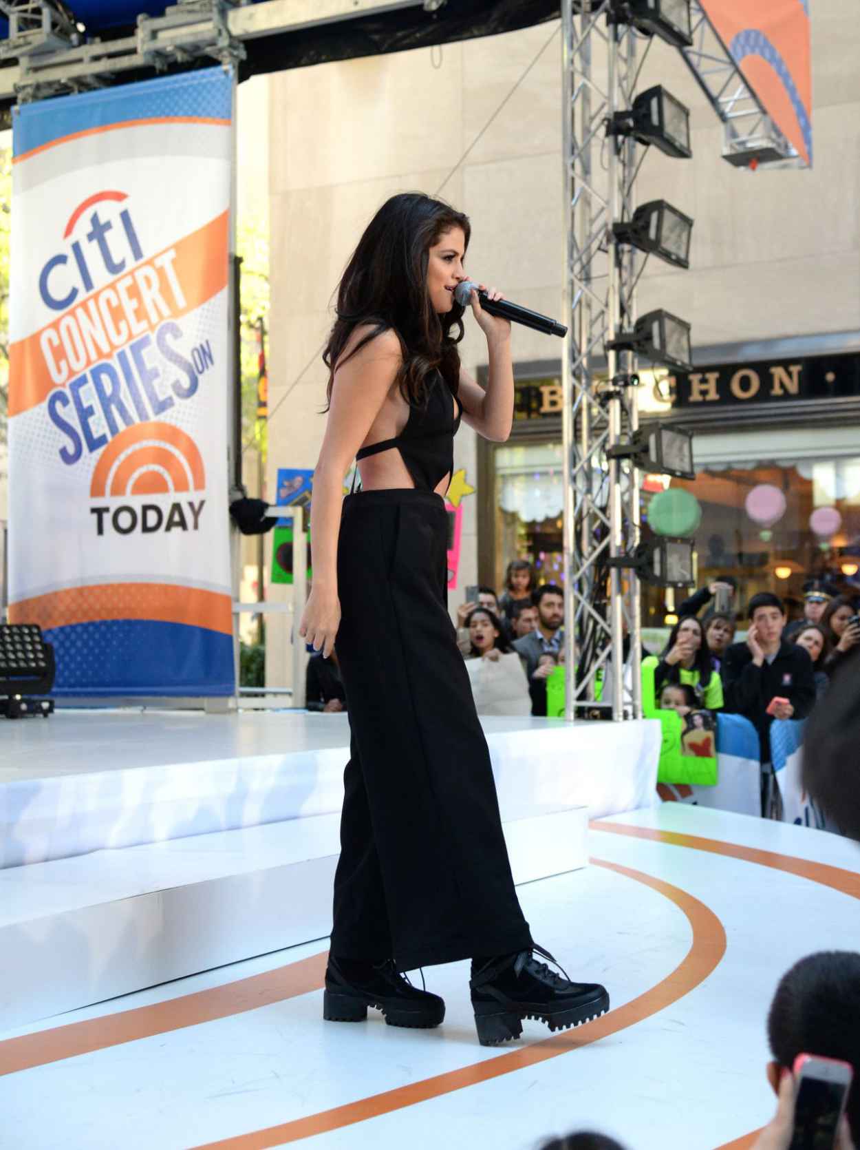 Selena Gomez – Performing on NBCs Today at Rockefeller Plaza in NYC