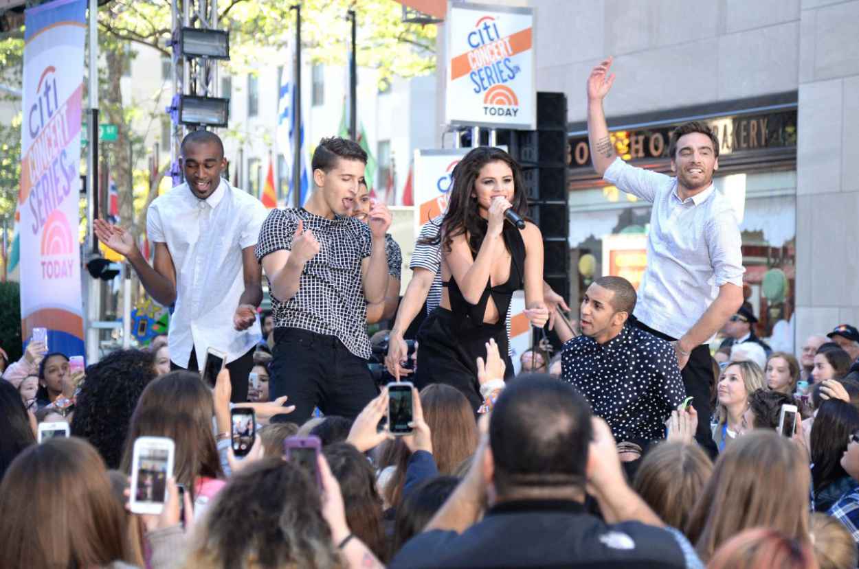 Selena Gomez – Performing on NBCs Today at Rockefeller Plaza in NYC