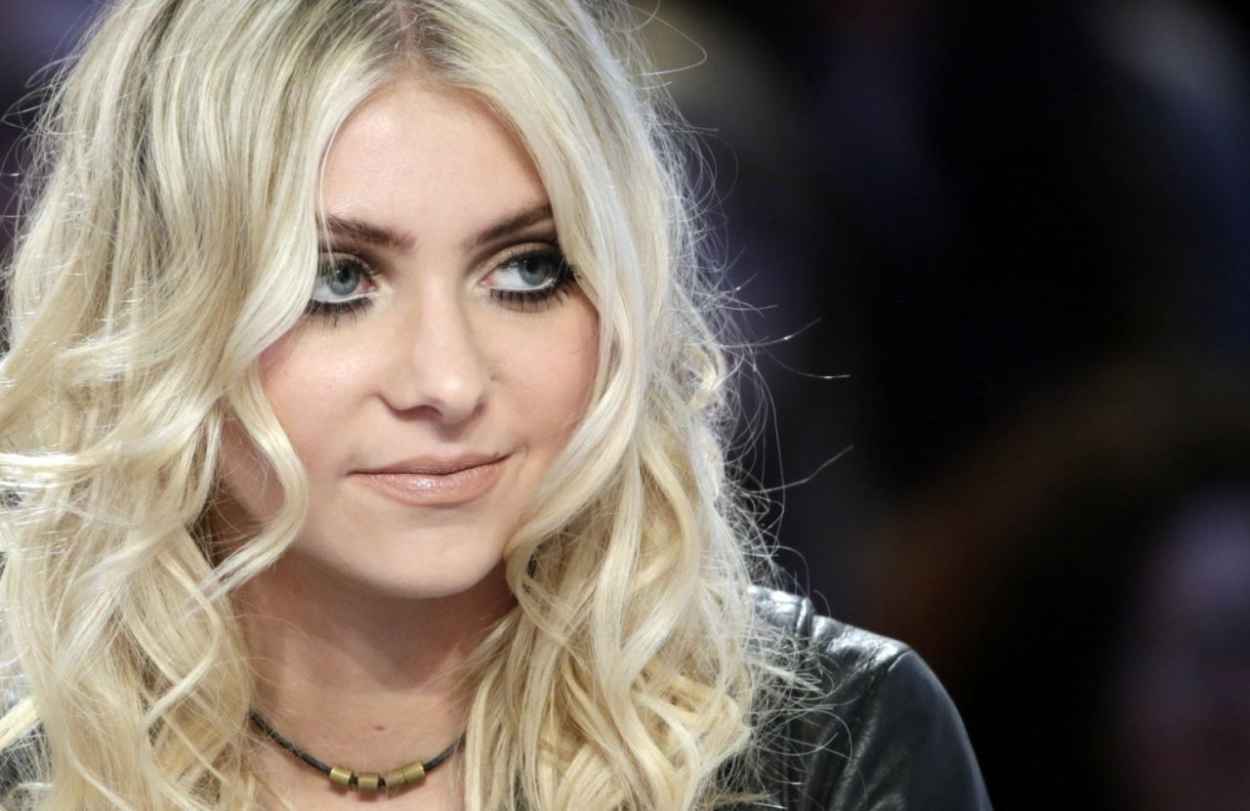 Taylor Momsen in Paris – Le Grand Journal Show – March 2015 – celebsla.com