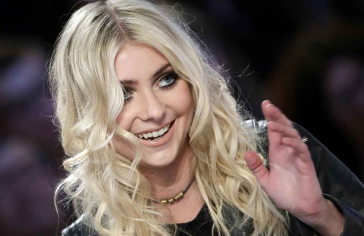 Taylor Momsen in Paris – Le Grand Journal Show – March 2015 – celebsla.com