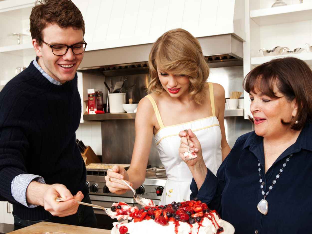 Taylor Swift – Food Network Magazine July/August 2015 Issue – celebsla.com