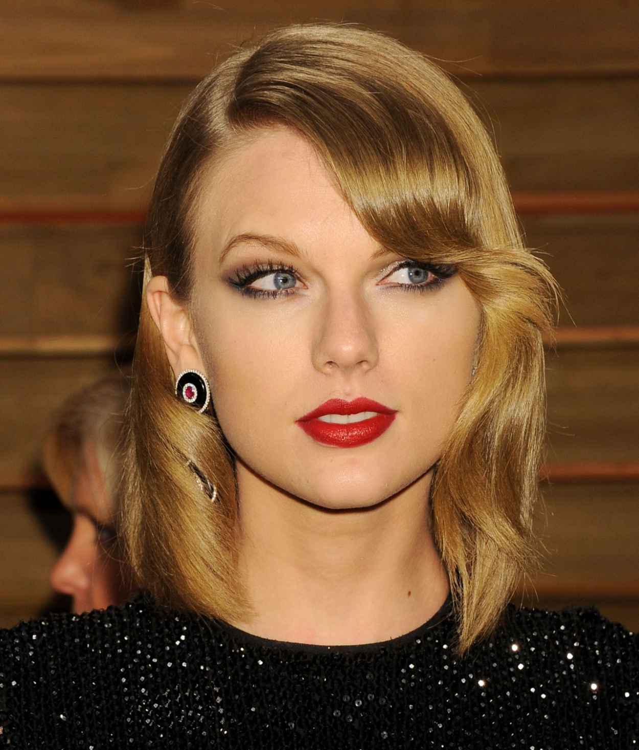 Taylor Swift in Black Sequin Julien Macdonald Floor-Length Gown – 2015 ...