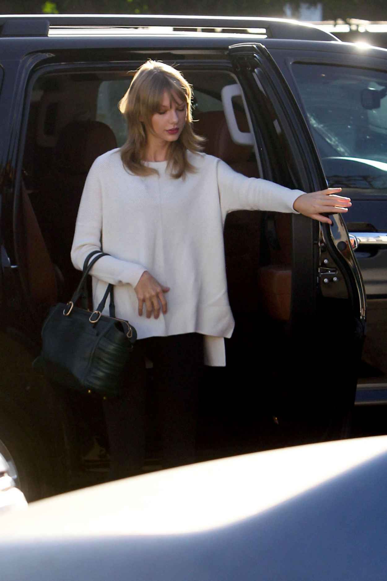 Taylor Swift Street Style - Arriving to a Dance Studio in LA-2