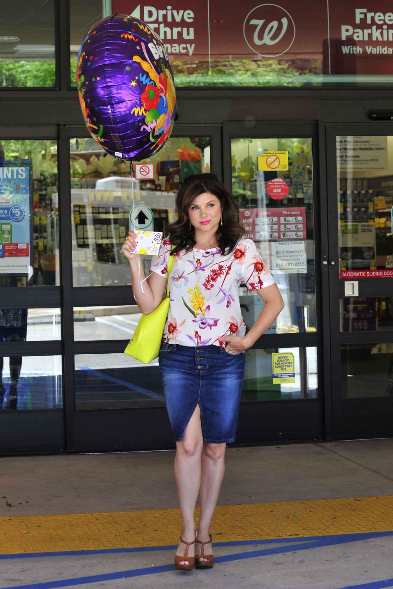 Tiffani Thiessen – Out Shopping in LA May 2015 – celebsla.com