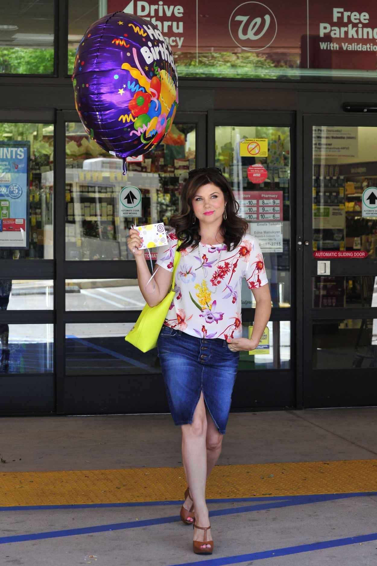 Tiffani Thiessen – Out Shopping in LA May 2015 – celebsla.com