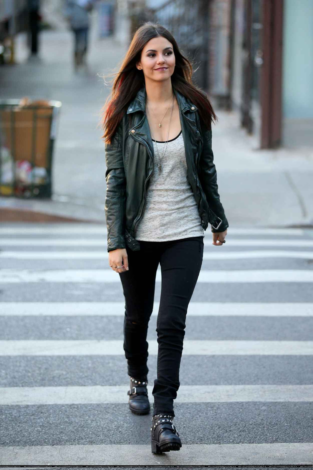 Victoria Justice - Filming EYE CANDY Pilot in New York City-5