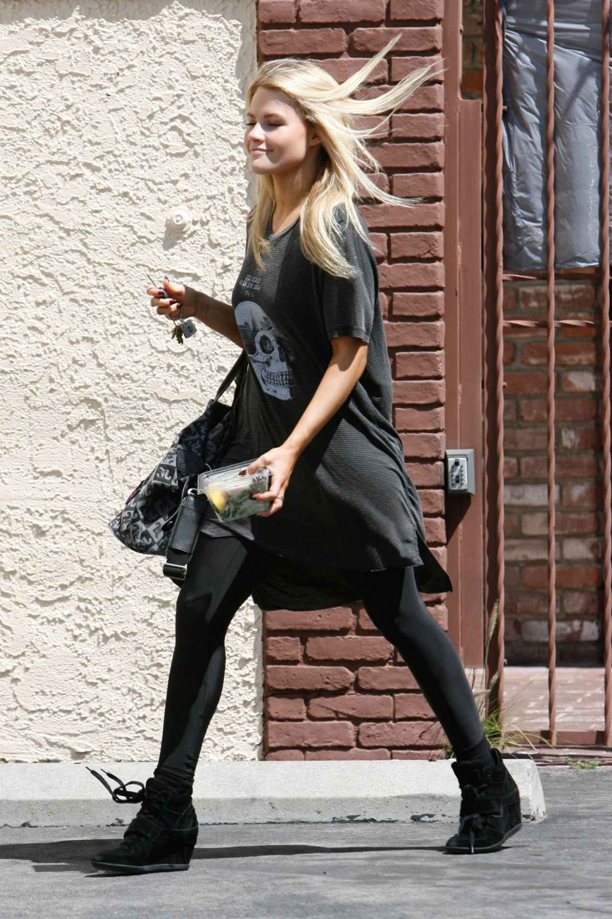 Witney Carson – DWTS Rehearsal in Los Angeles – April 2015 – celebsla.com