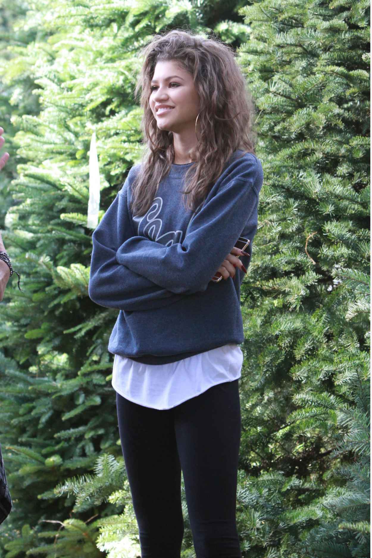 Zendaya Coleman in Leggings – Shopping for a Christmas Tree in Los