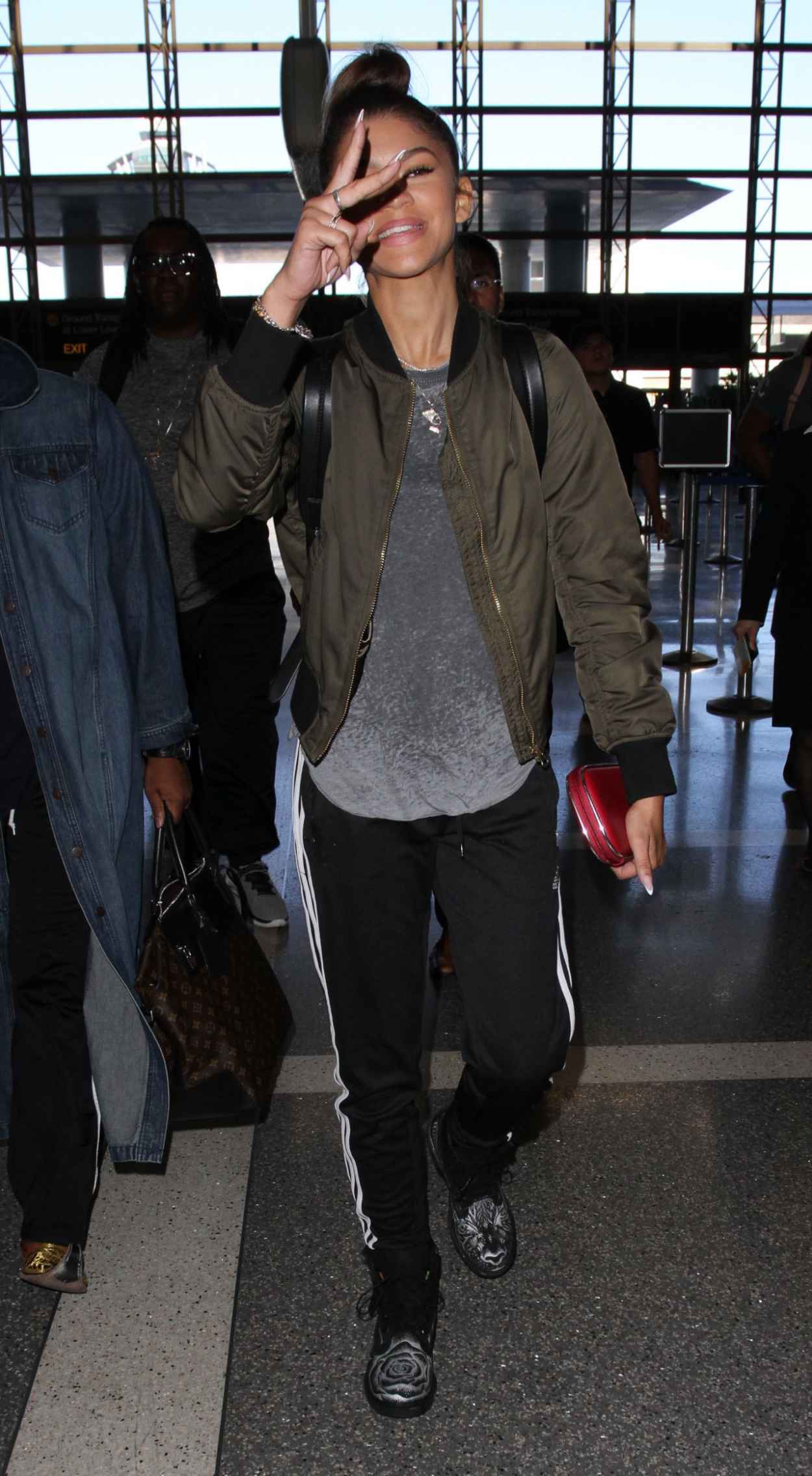 Zendaya – LAX Airport in Los Angeles, October 2015 – celebsla.com