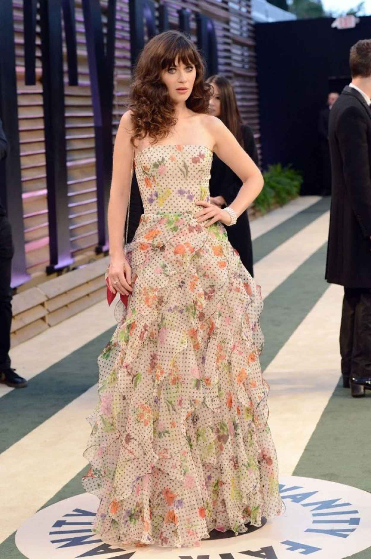 Zooey Deschanel Wearing Oscar de la Renta Gown at 2015 Vanity Fair